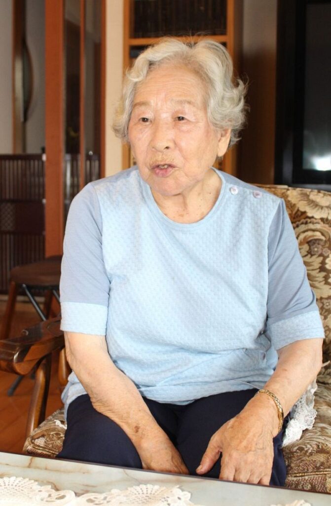 【私と戦争 80年後の証言】 岡山空襲に遭った近藤京子さん(95)=総社市美袋 迫る火 必死でかいくぐる:山陽新聞デジタル|さんデジ – 山陽新聞 岡山空襲の体験を語る近藤さん