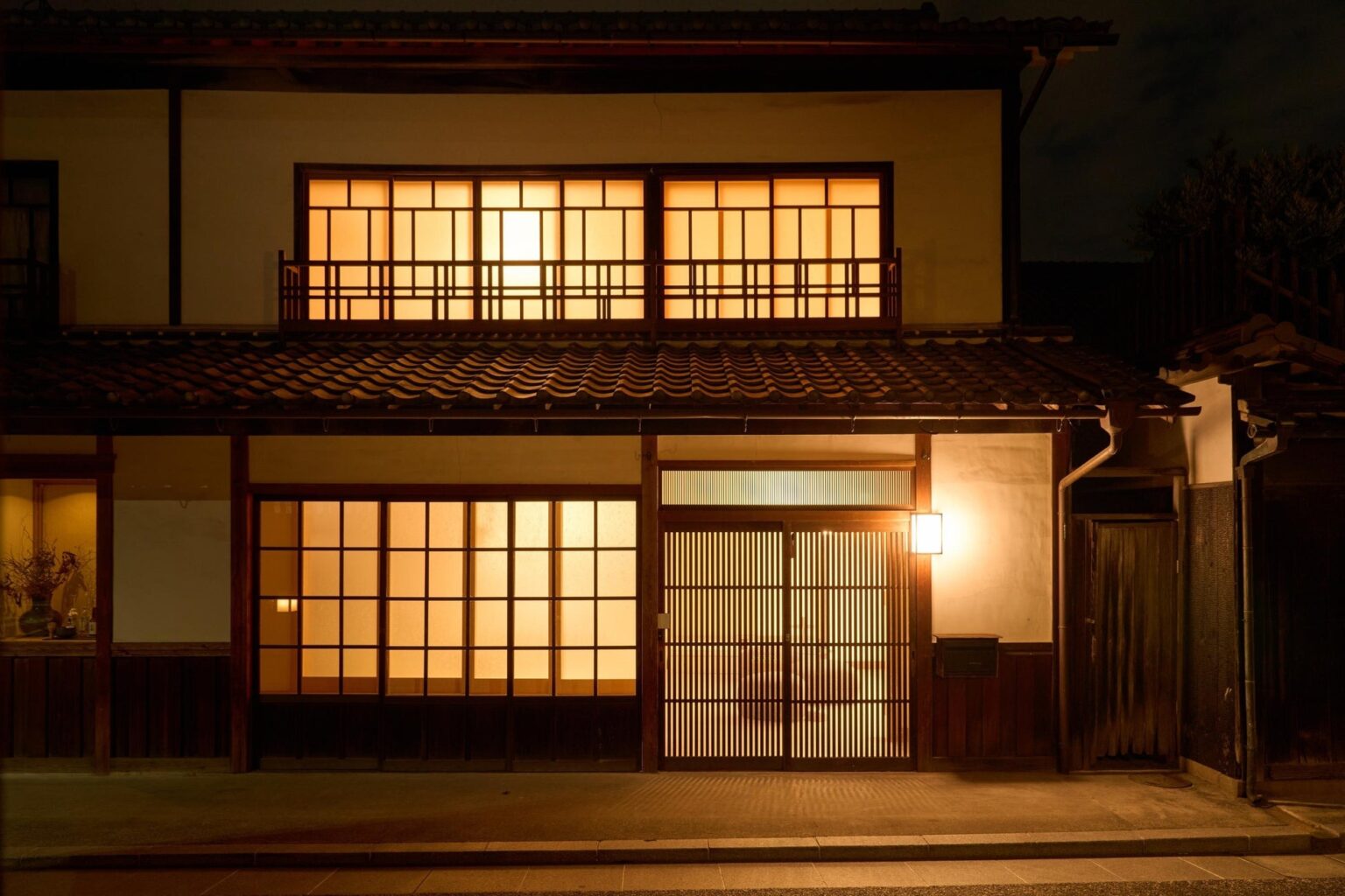 岡山県に「美観地区一棟貸し 泊葉 – HAKUHA -」が9月12日より開業 一日一組限定の古民家リノベ施設 | AMP[アンプ]