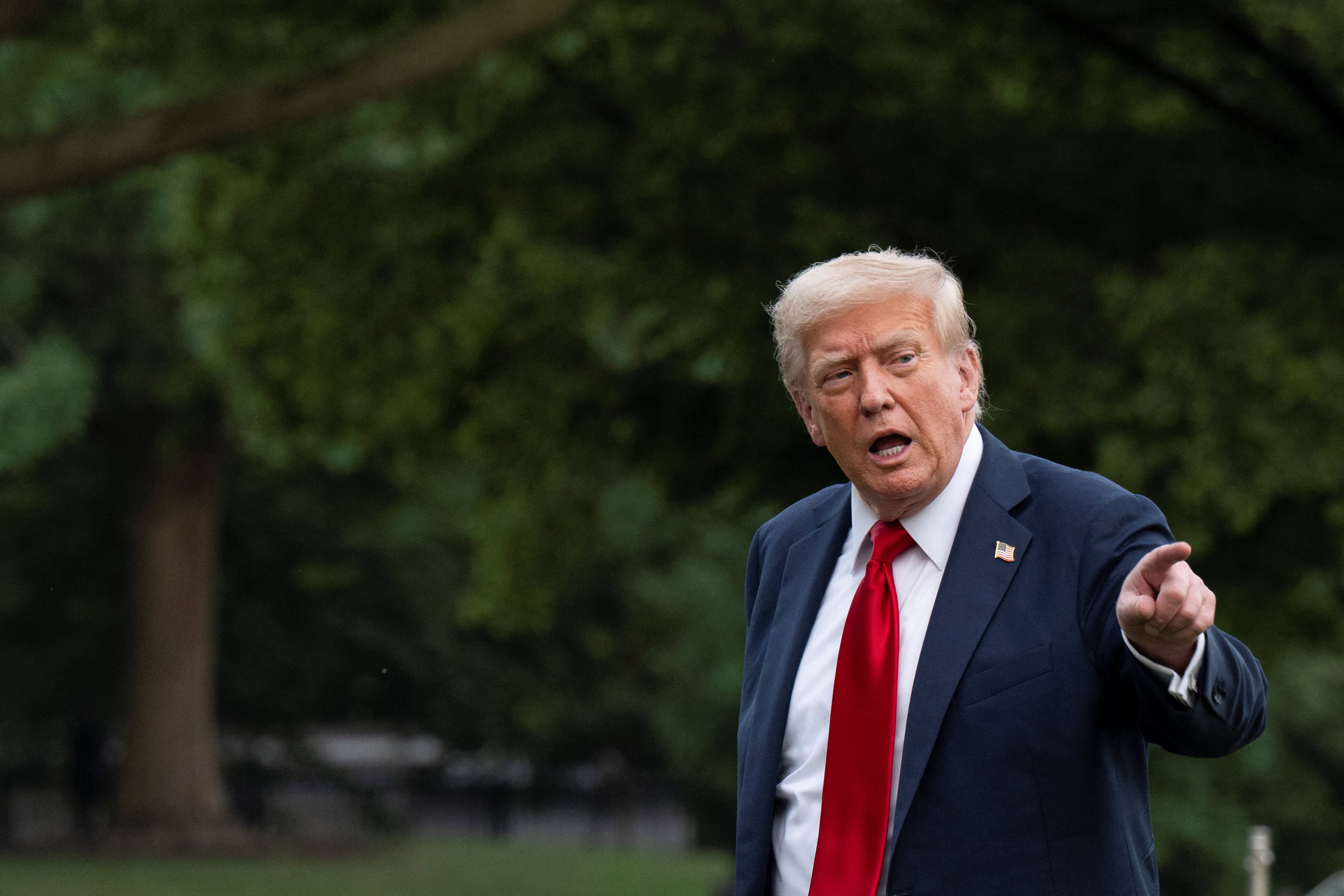 コラム:トランプ氏、局長解任で墓穴 利下げで市場味方にする好機逃す