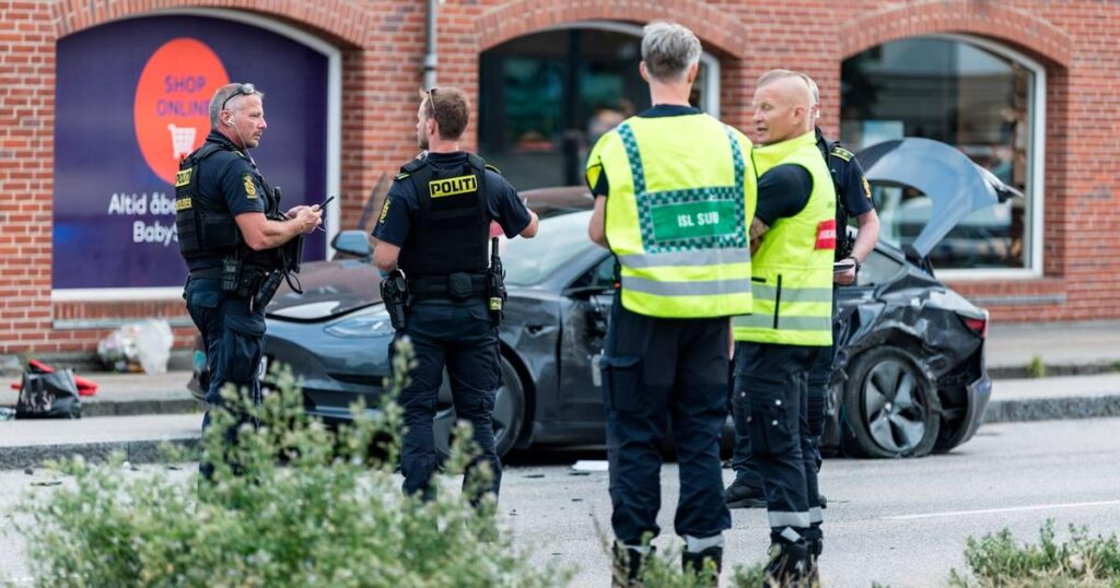 男がヒットして死んだ：ポルシェドライバーは走ります