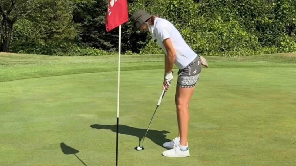 素振り練習し準備万端！？狩野舞子、イーグルパットの結果は…！？ | 話題の投稿 | スポーツブル (スポブル)