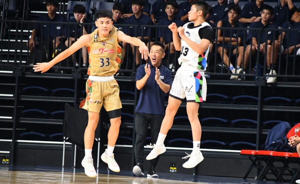 【一問一答】キングスU18が「リージョナルリーグ南地区」で全勝優勝 初の指揮の浜口炎ヘッドコーチ、上海遠征帰りの#88奥間翔 : OKINAWA Island Hoops 【一問一答】キングスU18が「リージョナルリーグ南地区」で全勝優勝 初の指揮の浜口炎ヘッドコーチ、上海遠征帰りの#88奥間翔 : OKINAWA Island Hoops