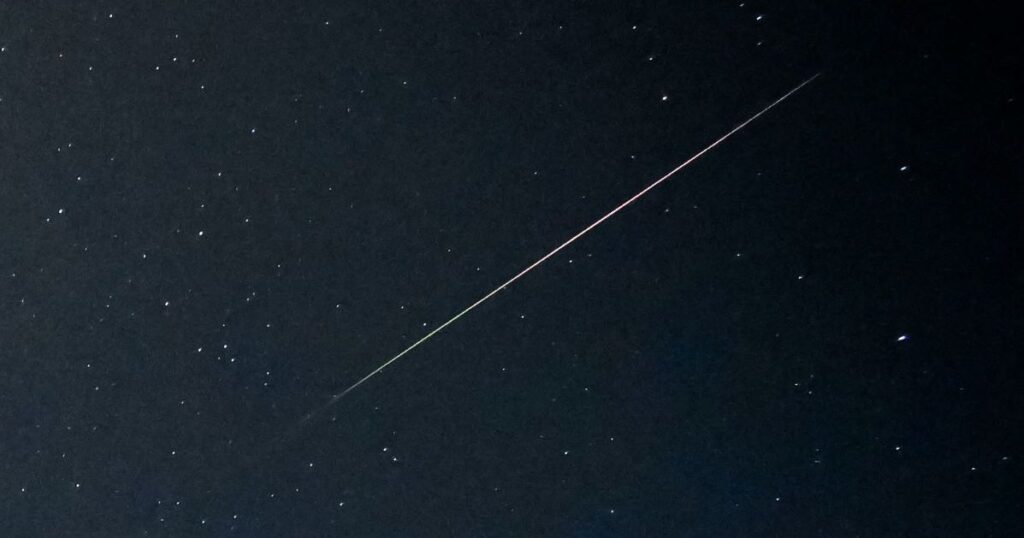 夏の夜空に流星キラリ ペルセウス座流星群、沖縄各地で観測 次々に歓声も – 琉球新報デジタル 夏の夜空に流星キラリ ペルセウス座流星群、沖縄各地で観測 次々に歓声も - 琉球新報デジタル