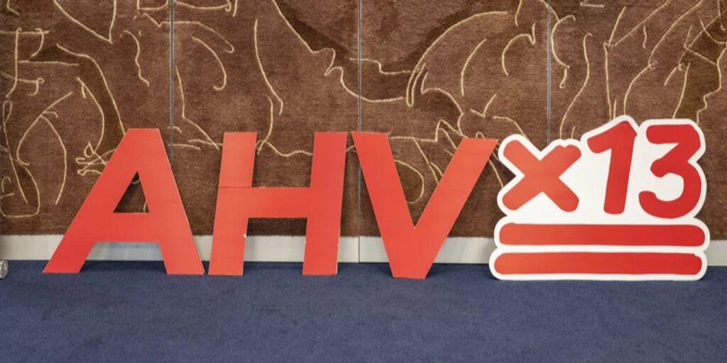全国評議会委員会による提案：第13 AHV/AVS年金は、0.7％ポイントのVAT増加によってのみ資金提供される