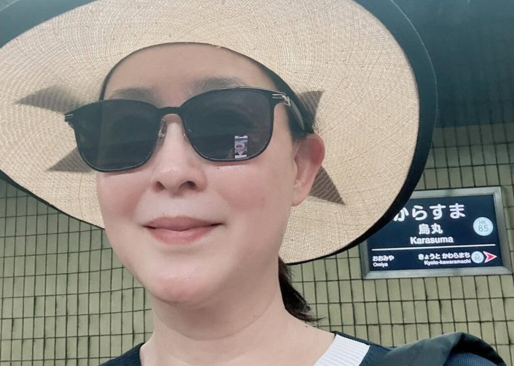 床嶋佳子、猛暑の京都を満喫　「三度目の京都」に笑顔の現地ショット | 話題の投稿 | スポーツブル (スポブル)