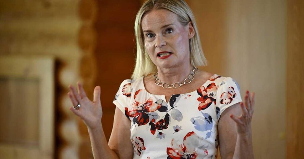 プララ財務大臣は、フィンランド教育機関、難民クォータシステムの廃止を提案しています