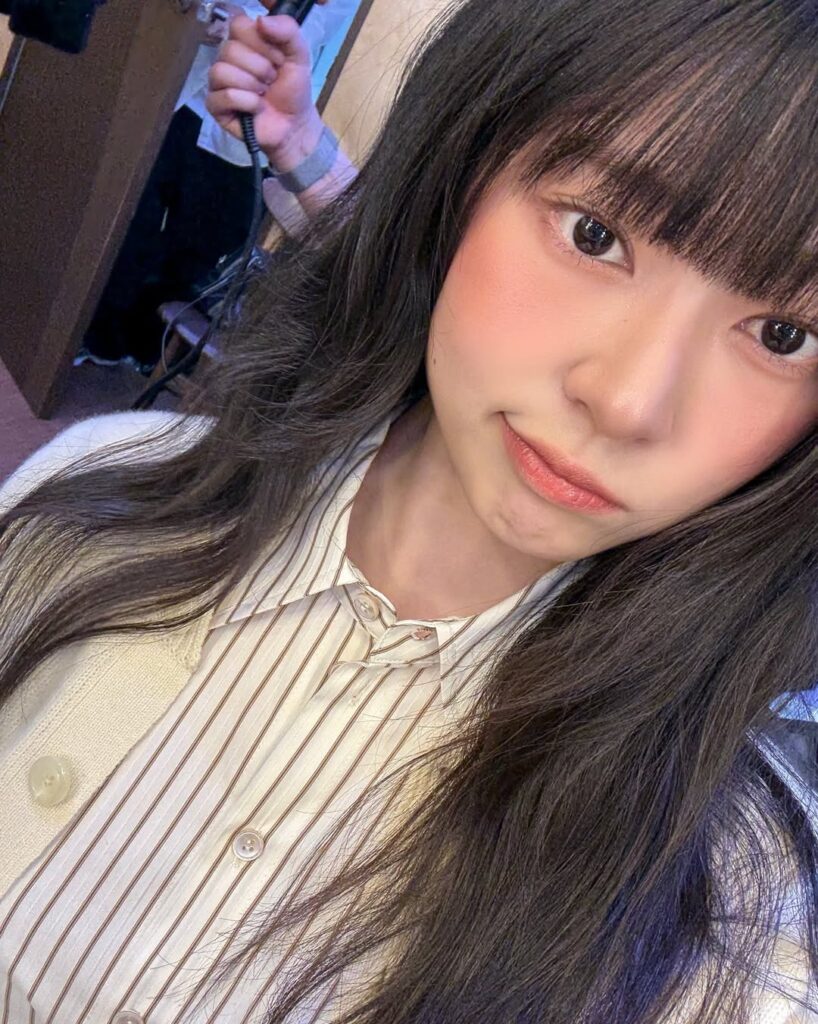 可愛さ爆発…ミンジュ、鏡越しのセルフィーにファン歓喜 | 話題の投稿 | スポーツブル (スポブル)