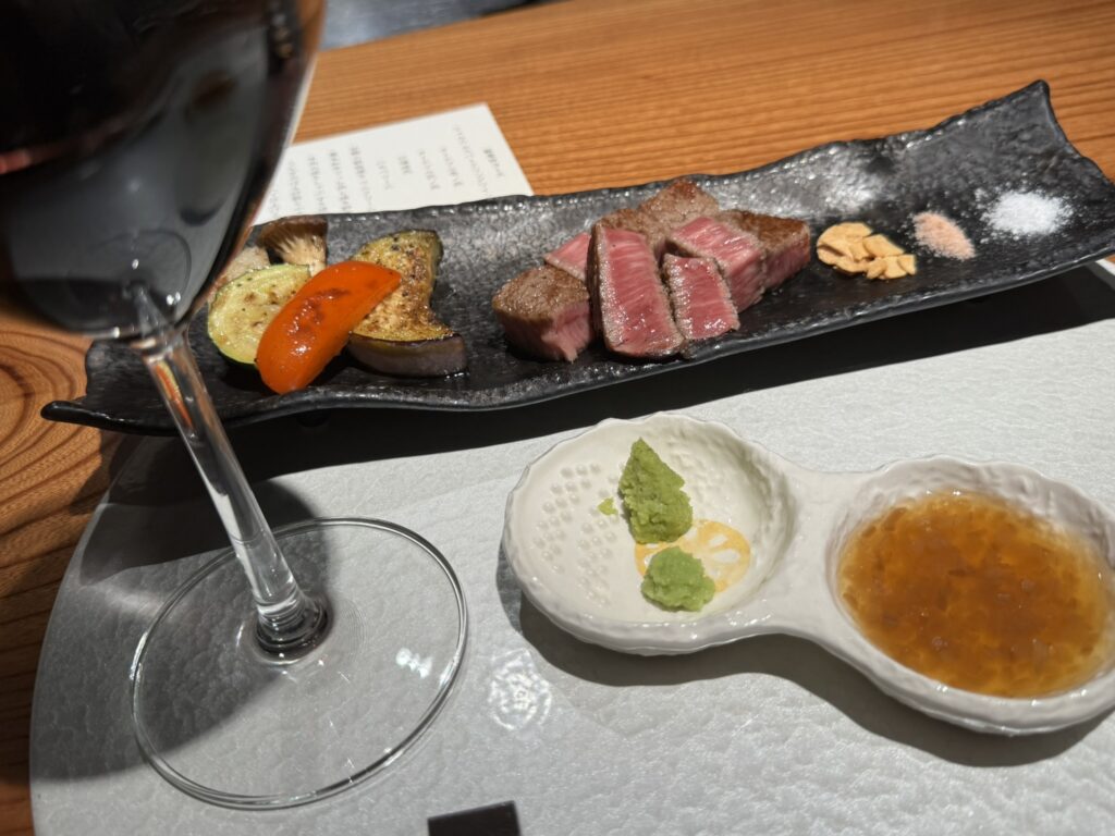 「黒毛和牛フィレ肉と焼き野菜」の写真