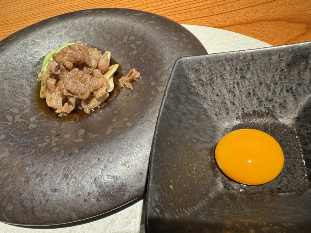 「牛肉の焼きしゃぶ　すき焼き仕立て」の写真