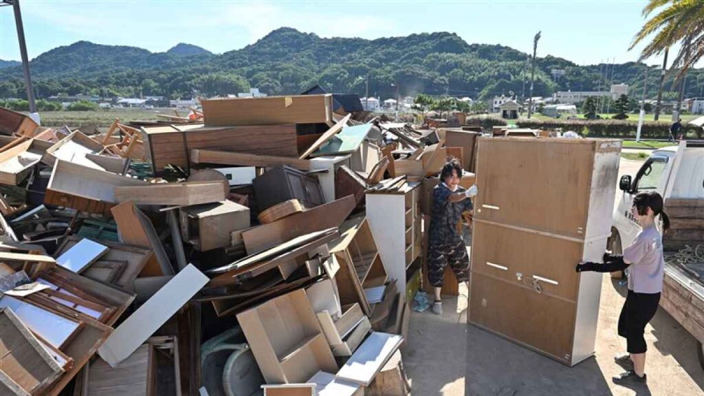 熊本・記録的大雨 緑川に身元不明遺体、甲佐町の不明女性か 上天草市で床上浸水214戸｜熊本日日新聞社 - 熊本日日新聞社
