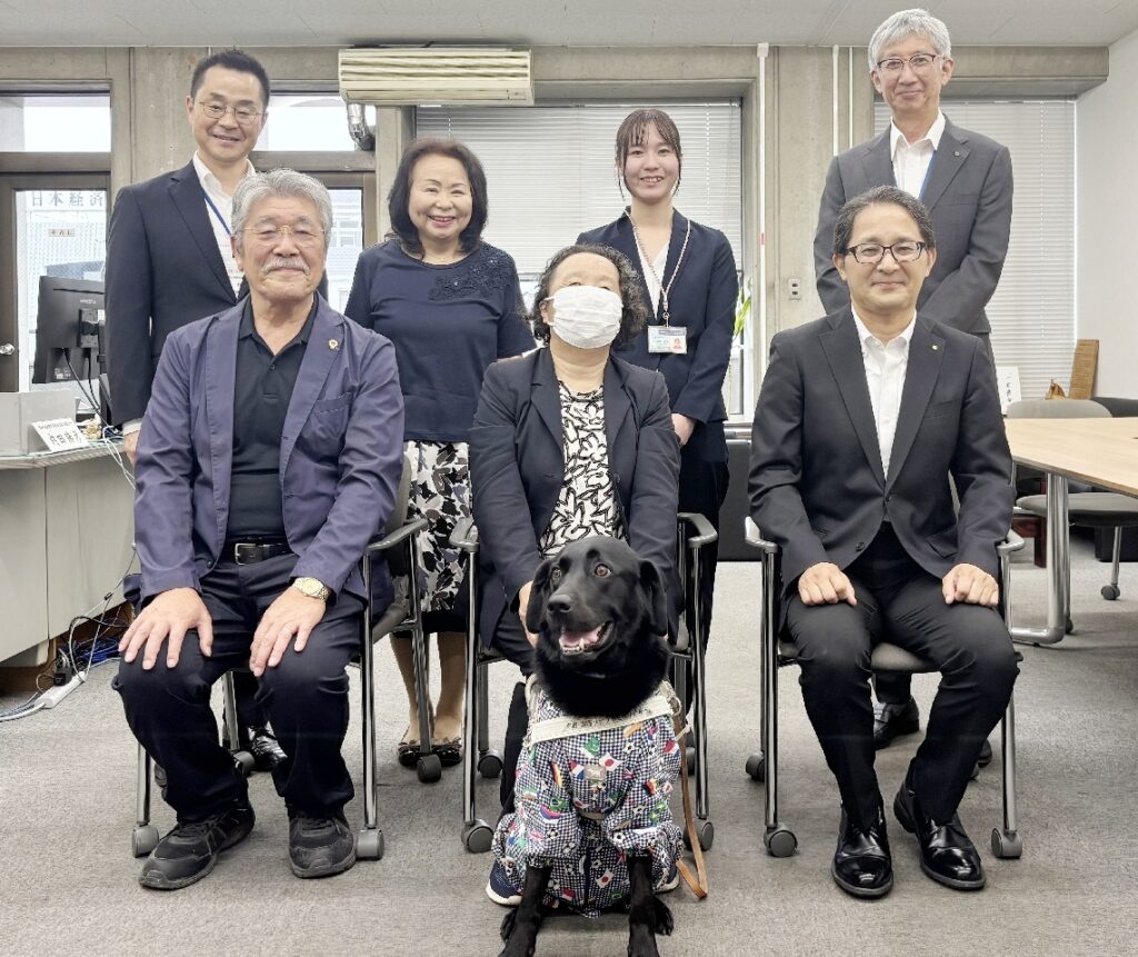 大分県内71匹目の盲導犬、貸与受けた平川さんが県庁訪問　「外に踏み出す勇気を持てる」 - 大分のニュースなら 大分合同新聞プレミアムオンライン Gate
