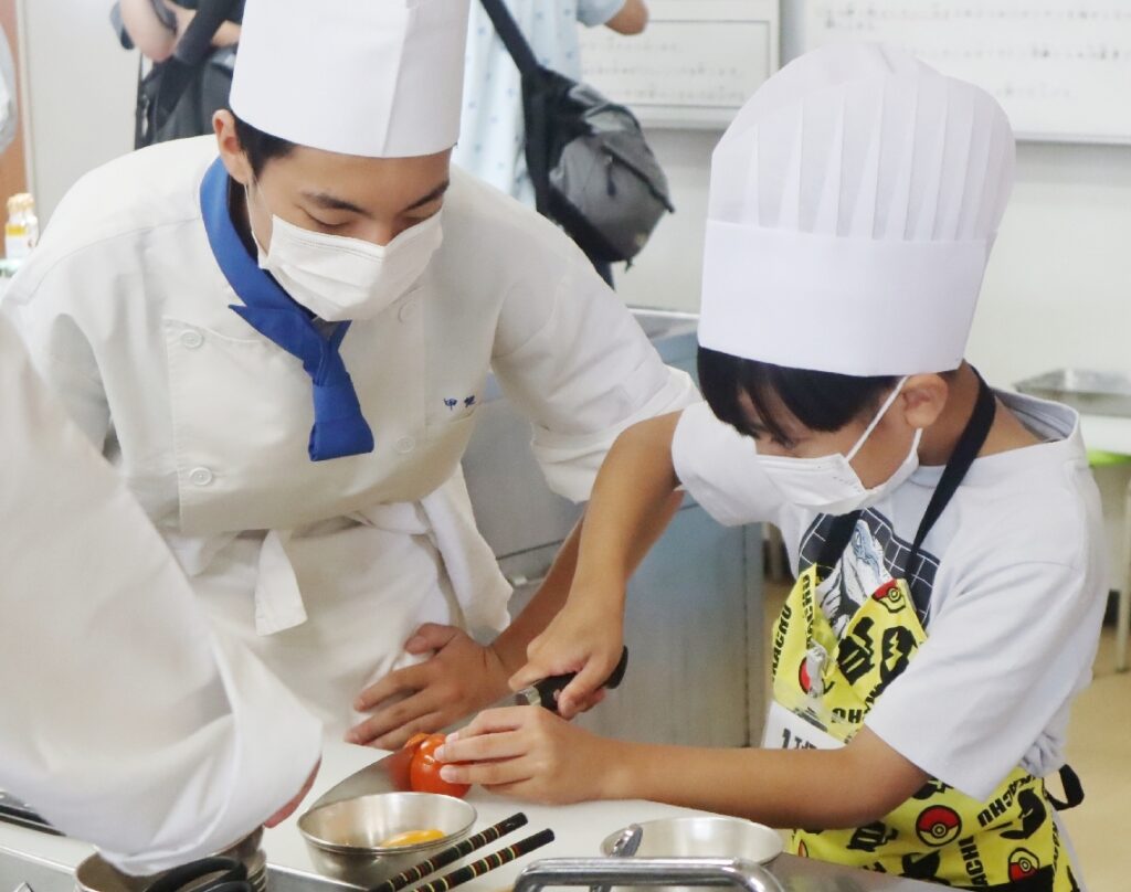 大分市の楊志館高で子ども料理教室　生徒の指導受け、児童らが和風ペペロンチーノなどに挑戦 - 大分のニュースなら 大分合同新聞プレミアムオンライン Gate