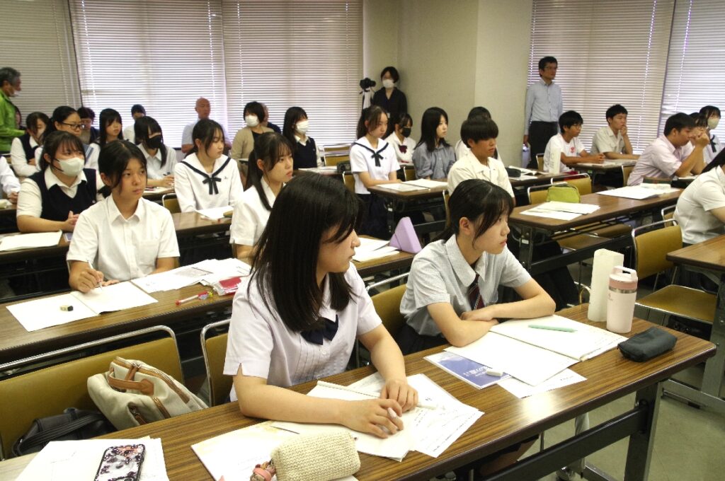 大分県内の高校ユネスコクラブが交流研修会　生徒40人参加、戦後80年の講演も - 大分のニュースなら 大分合同新聞プレミアムオンライン Gate