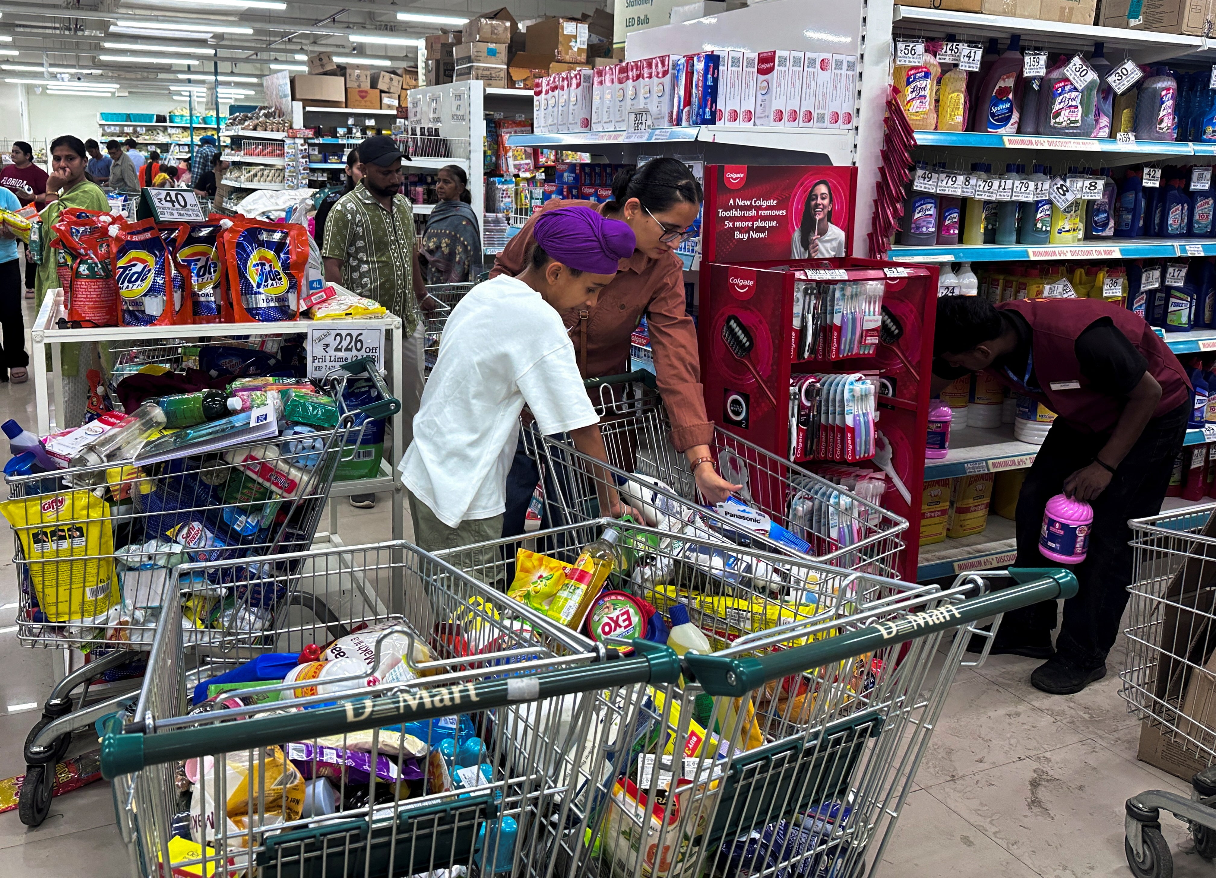 インド、物品・サービス税を10月までに引き下げ　モディ首相表明