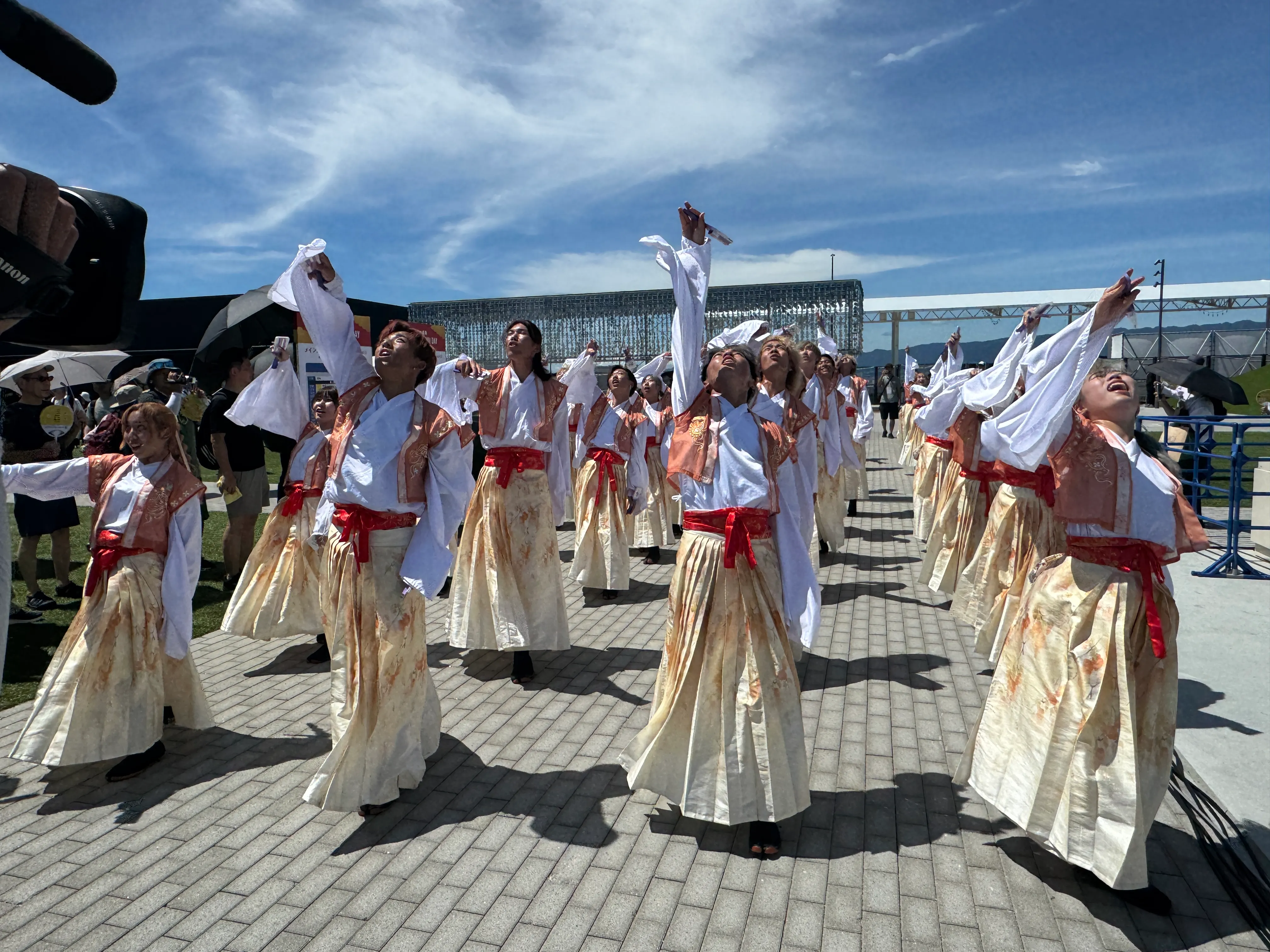 1970年大阪万博を機に世界へ広がった高知発祥の「よさこい」が、国内外17チームとともに大阪・関西万博に舞い戻った。黃信維