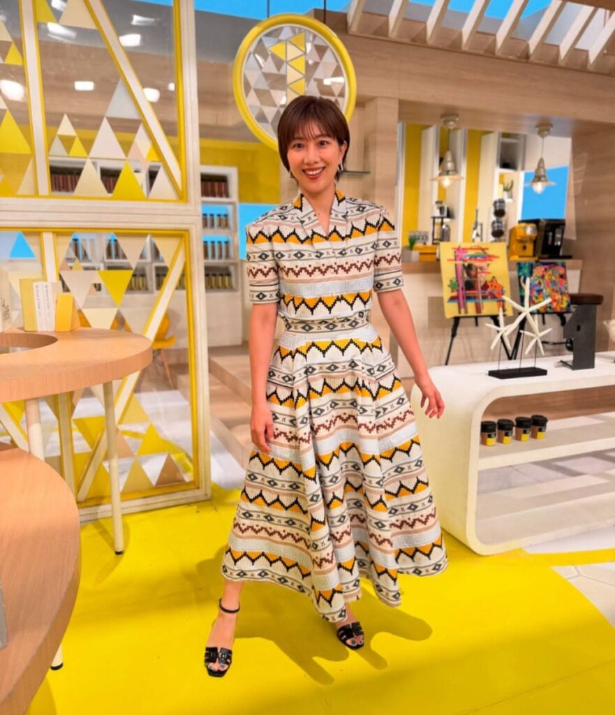 「ジャマイカ?ペルー?笑」潮田玲子、カラフル衣装にツッコミ続出!スタイル抜群すぎる全身ショットも話題 | 話題の投稿 | スポーツブル (スポブル)