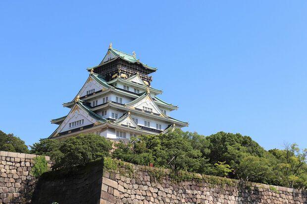「日本の文化を壊すな」大阪城壁をよじ登る外国人観光客が多発、大阪市の観光課に対応を聞く