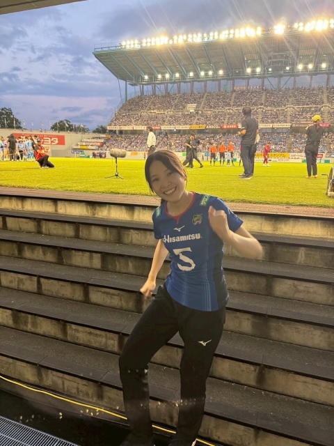 SAGA久光スプリングス中島咲愛、U21日本代表・井上未唯奈とともにキックインセレモニー参戦！ | 話題の投稿 | スポーツブル (スポブル)