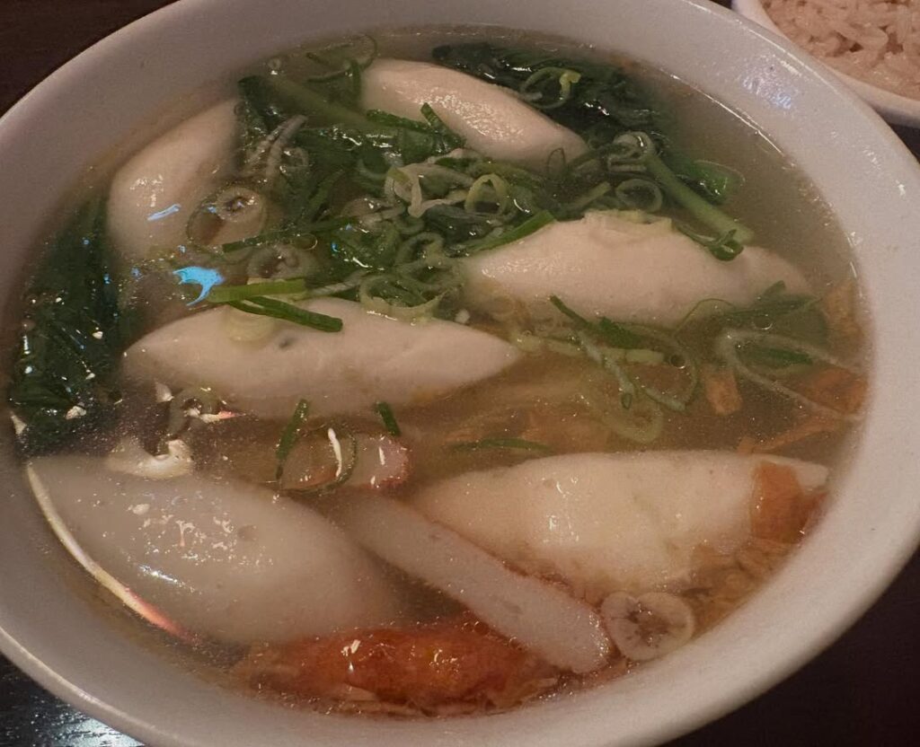 ミキ昴生が出番合間にシンガポール料理を堪能！ | 話題の投稿 | スポーツブル (スポブル)