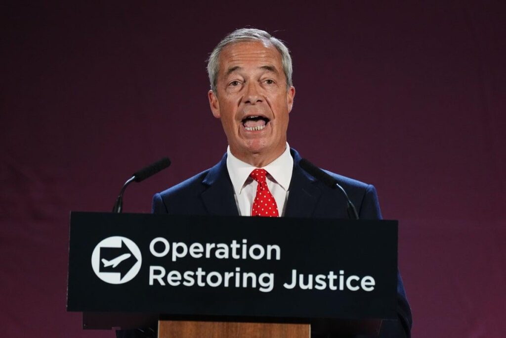 farage 'は、ECHRを去ることの結果について、最もかすかな考えを持っていません、とBenn氏は言います