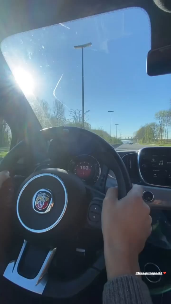 フィアット500ベルギーのロシエール近くの200km/hで運転するアバース。犯罪を犯して自分で撮影しないでください...