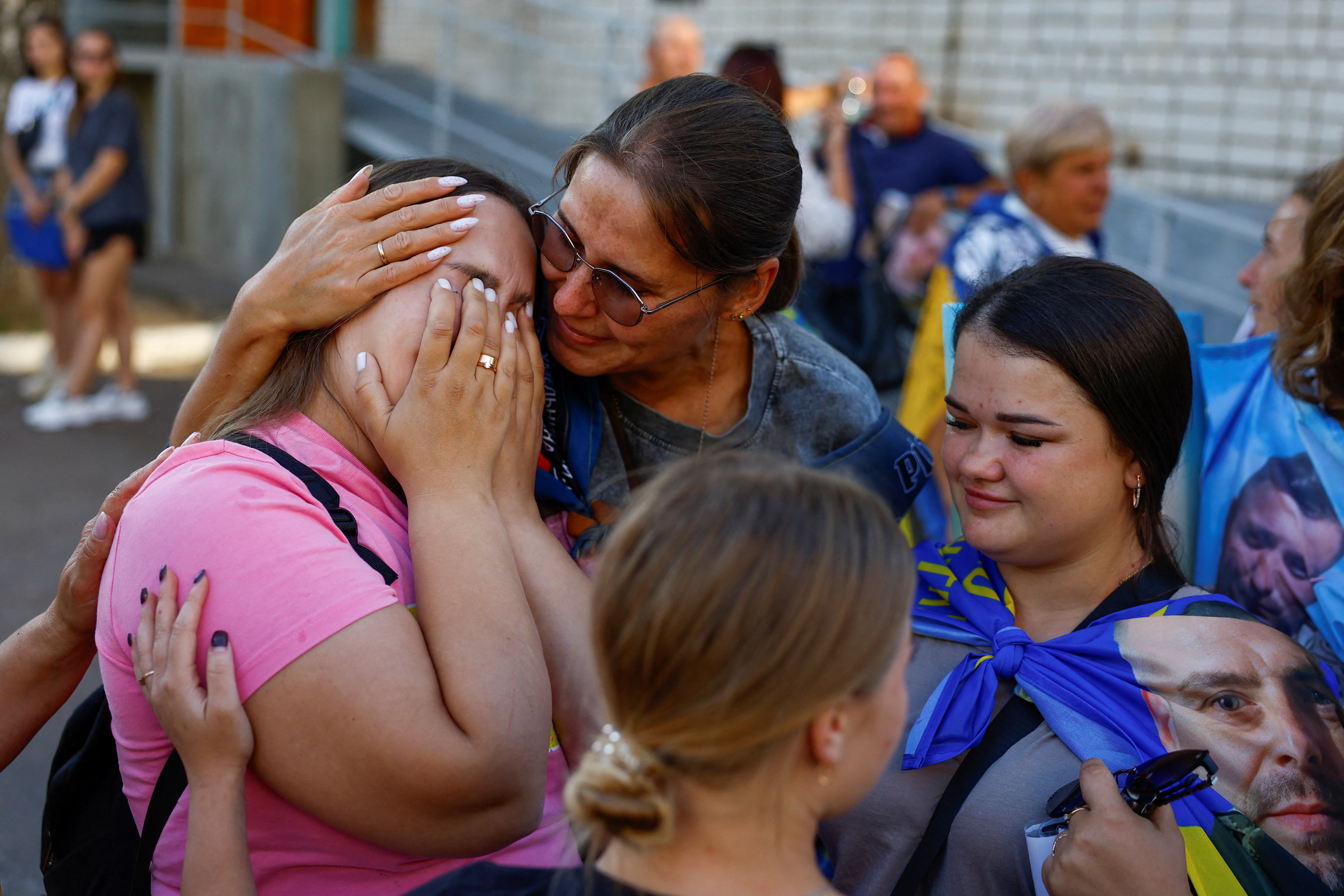 ウクライナ、ロシアとの捕虜交換で84人帰国　民間人数十人含まれる