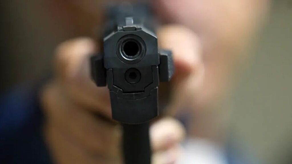 駐車場による議論は、マトシンホスで撃たれた男で終わる