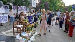 ドイツの少女像、移設拒否  - Miyanichi e-press