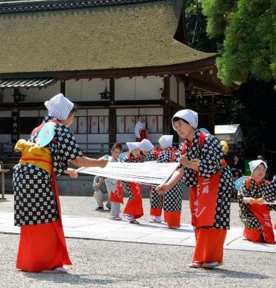 奈良・桜井で「そうめん」踊り　繁忙期終え、生産者らが感謝祭