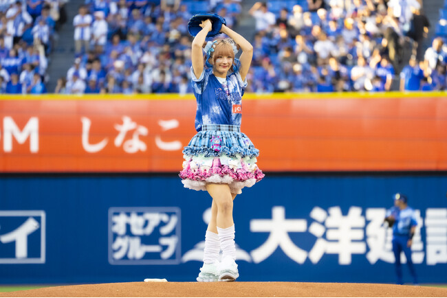 ～横浜DeNAベイスターズ 対 東京ヤクルトスワローズ戦で「キッズ STAR☆NIGHT 2025 Supported by J:COM」開催～しなこさん、始球式で全力投球！ (2025年8月1日)
