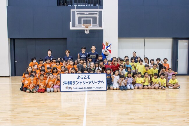 沖縄アリーナ社主催「沖縄市民子どもスポーツ教室」に#17 崎濱秀斗選手、#30 平良宗龍選手が参加しました (2025年8月14日) - エキサイトニュース