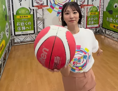 「かわいいし、キレイ！」気象予報士の美女、情熱の"バスケットシュートチャレンジ"！モーション＆スマイルにファン釘付け | 話題の投稿 | スポーツブル (スポブル)
