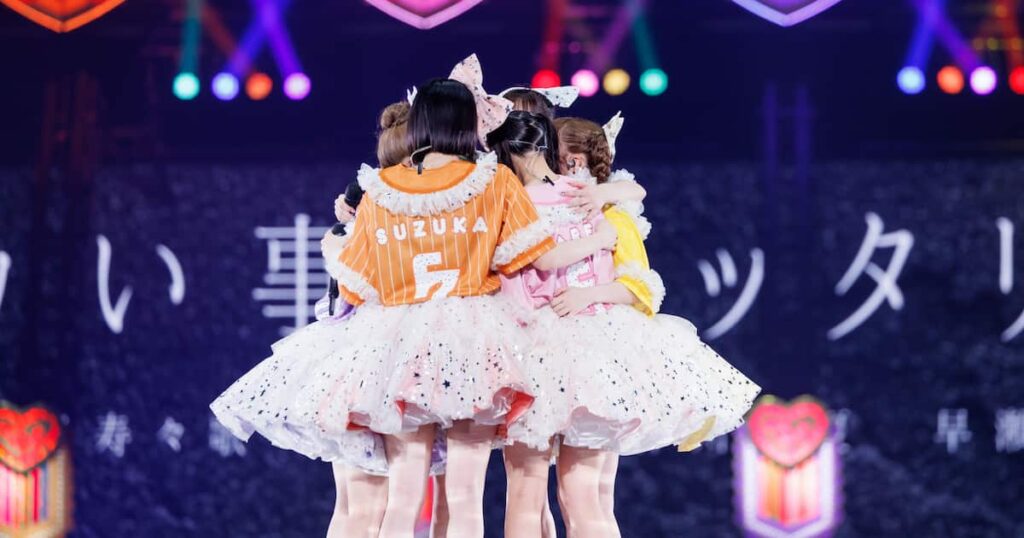 FRUITS ZIPPER、来年2月1日の東京ドーム公演をステージでサプライズ発表　メンバーは輪になって抱き合い号泣 - サンスポ