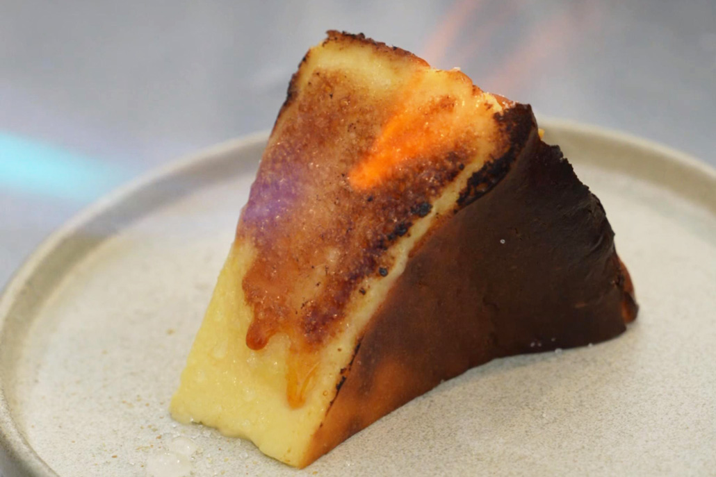 バスクチーズケーキのお店「sammo（サモ）」　あぶり画像