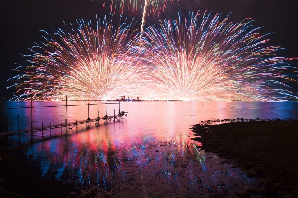 長野県「諏訪湖祭湖上花火大会」8/15(金)開催！ アクセスや交通規制情報、観賞しやすいおすすめスポットも徹底解説 (2025年8月7日) - エキサイトニュース
