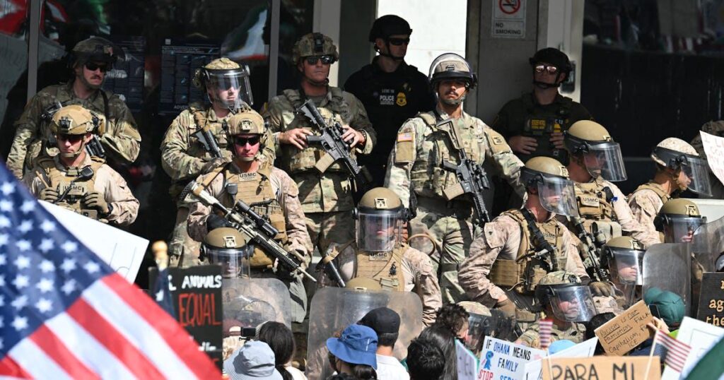 トランプは、アメリカ人に対して使用する軍事「反抗力」を計画しています