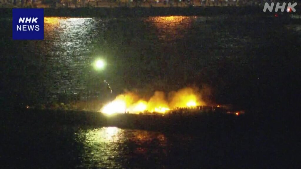 横浜 花火大会会場で打ち上げ台船炎上 花火暴発も