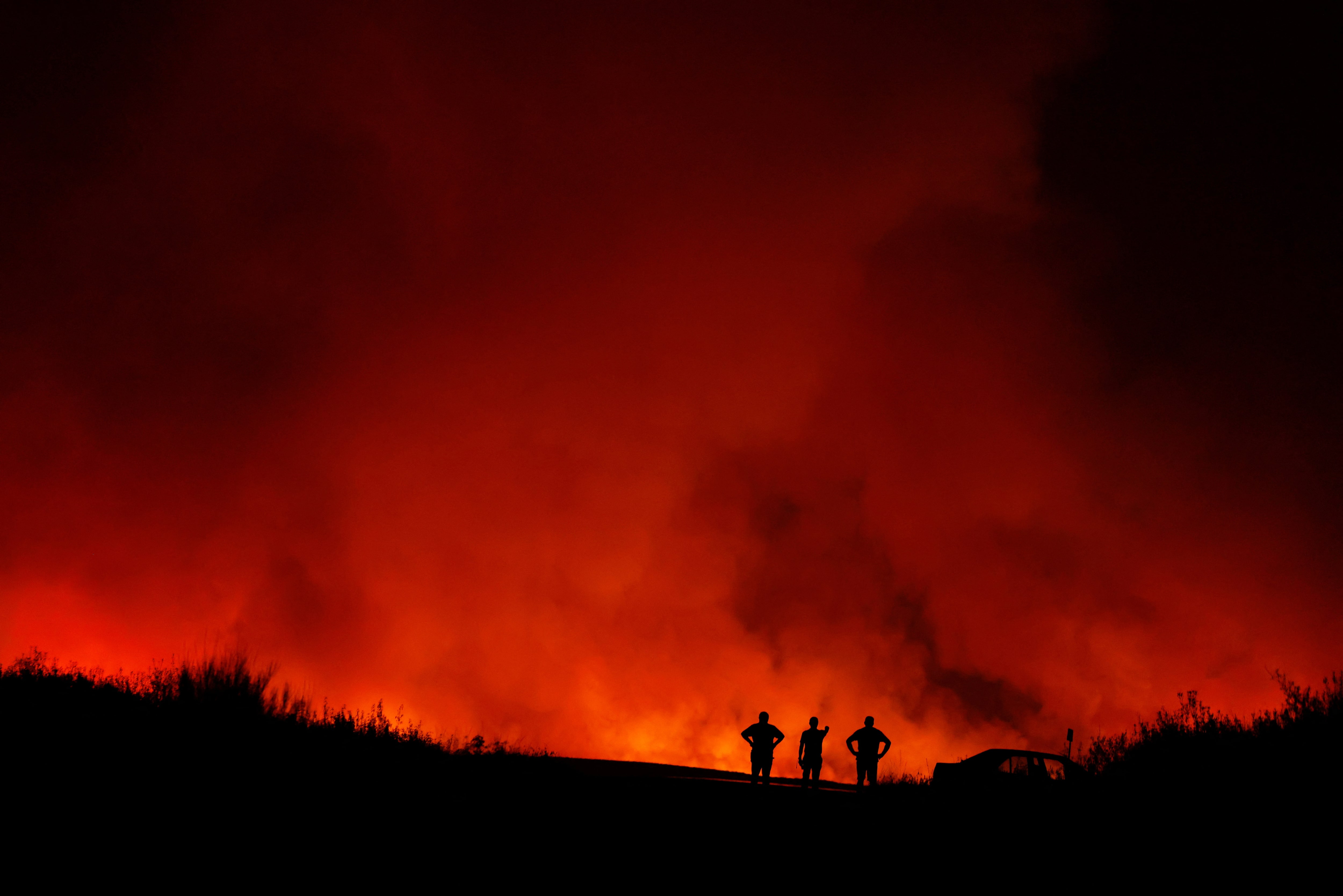 スペイン北部で火災旋風発生、数百人が避難