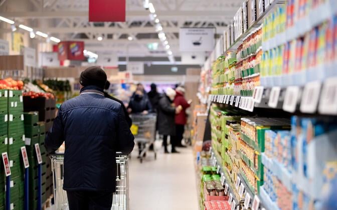 商人によると、価格の上昇の主な理由は店の豊富ではないことです