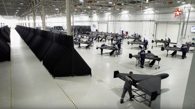 ロシアは、イランが設計したドローンを汲み出すために、巨大なドローン工場を建設しました。今、それはテヘランを寒さの中に除外しています