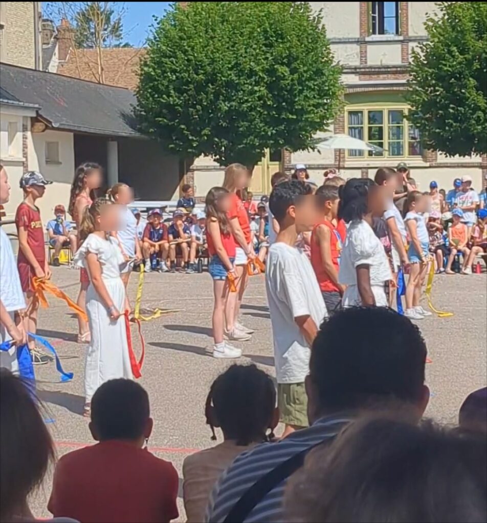 日本語の歌を歌う、フランスの村の子供たちの挑戦!|EXPAT by クーリエ・ジャポン 日本語の歌を歌う、フランスの村の子供たちの挑戦!|EXPAT by クーリエ・ジャポン