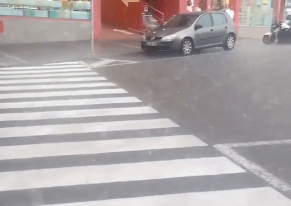 パス・デ・ラ・カサへのストーニーのビデオ