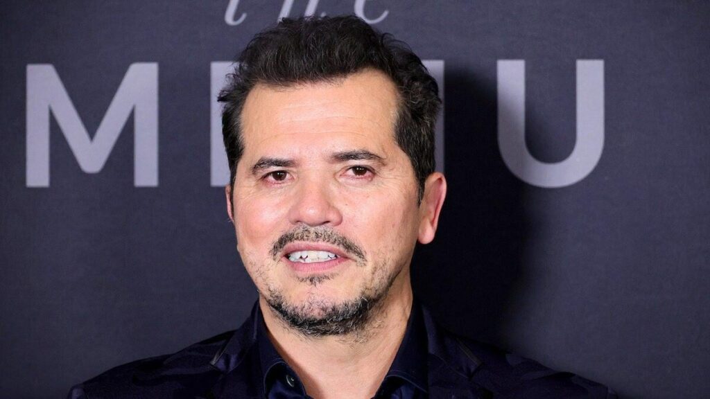 ジョン・レゴイザモは、氷に参加してくれた元スーパーマンのディーン・カインを爆破します：「なんてこった」
