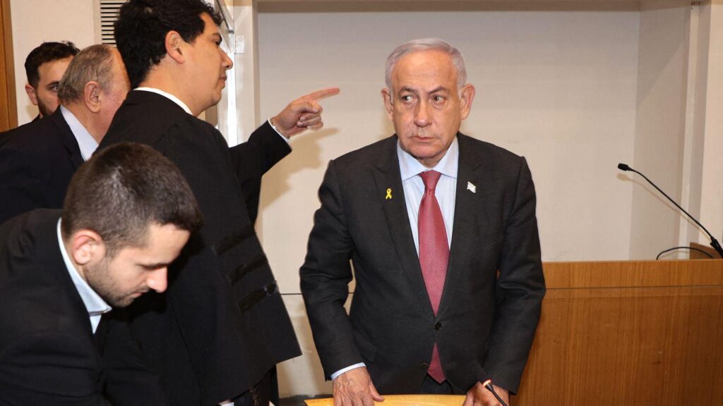 ネタニヤフは、腐敗のために彼を起訴した司法長官に引っ越します