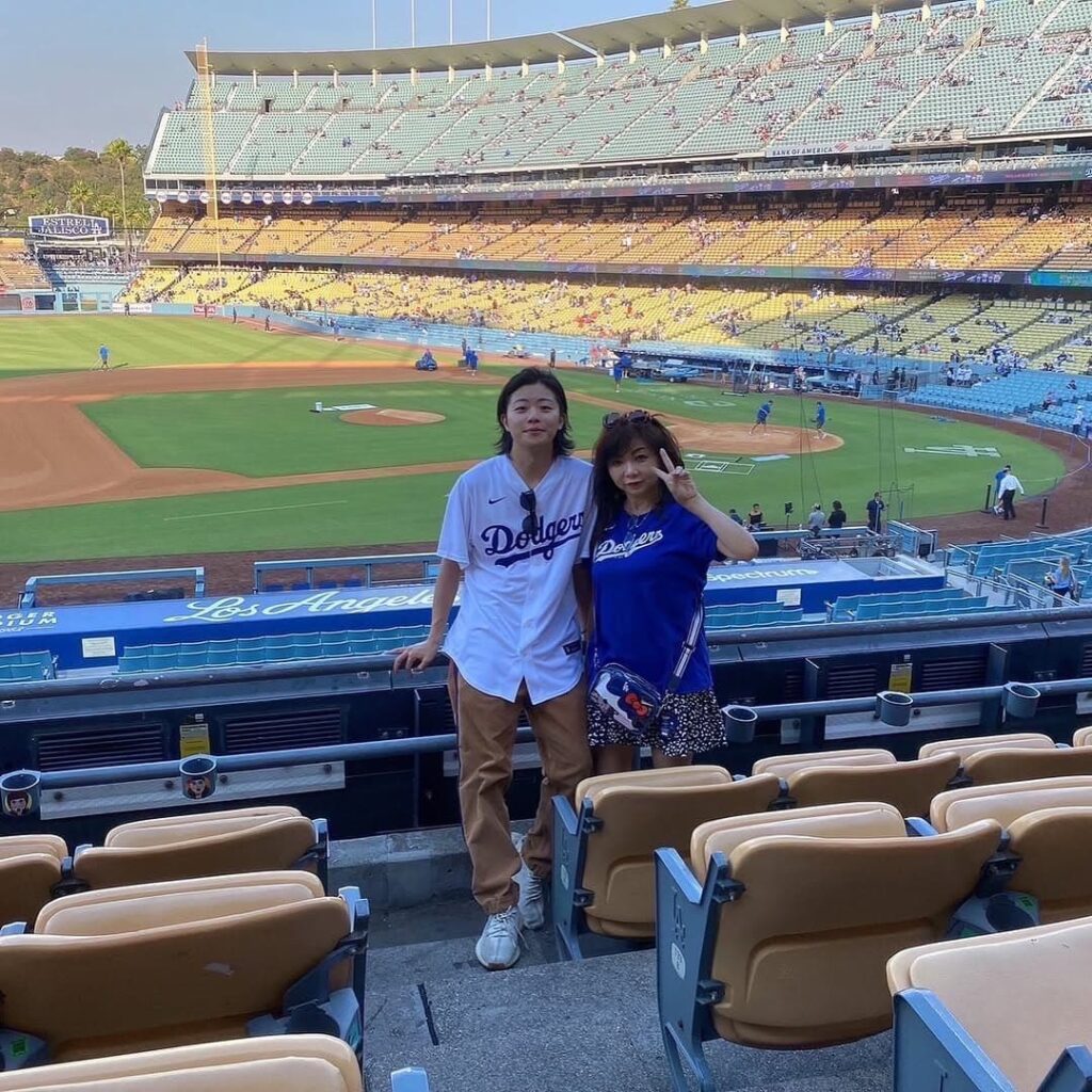 ハイヒール・モモコ、次男との顔出しツーショット公開‼メジャーリーグ観戦を満喫 | 話題の投稿 | スポーツブル (スポブル)