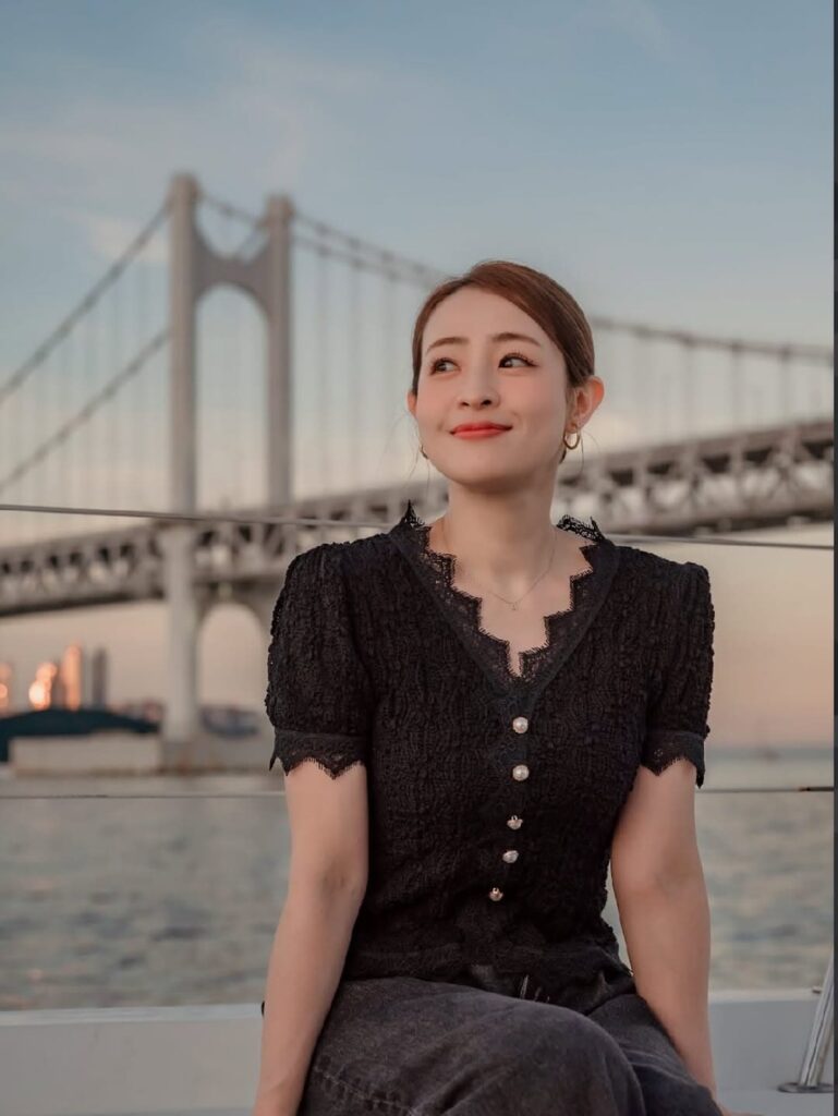 「カッコよくなくても自分の人生を大切に生きたい」大沢あかね、船上でのドラマティックな一枚にファン釘付け | 話題の投稿 | スポーツブル (スポブル)