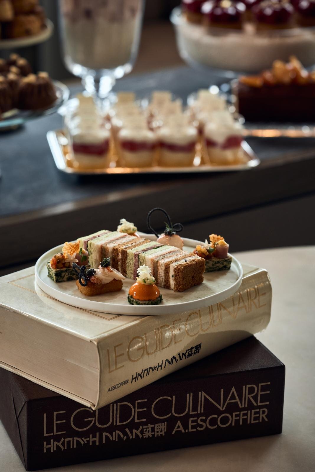 ザ・リッツ・カールトン東京「グランクラシックアフタヌーンティー」英国伝統スイーツ＆焼きたてスコーン｜写真3