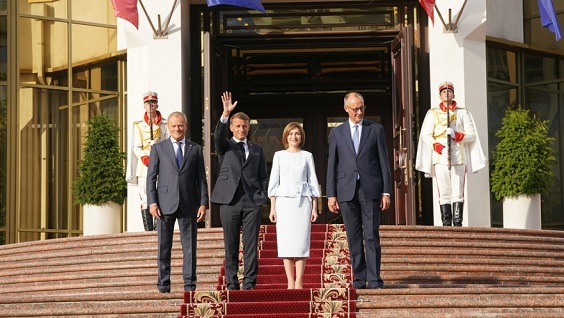 マクロン大統領がモルドヴァ訪問 - La France au Japon