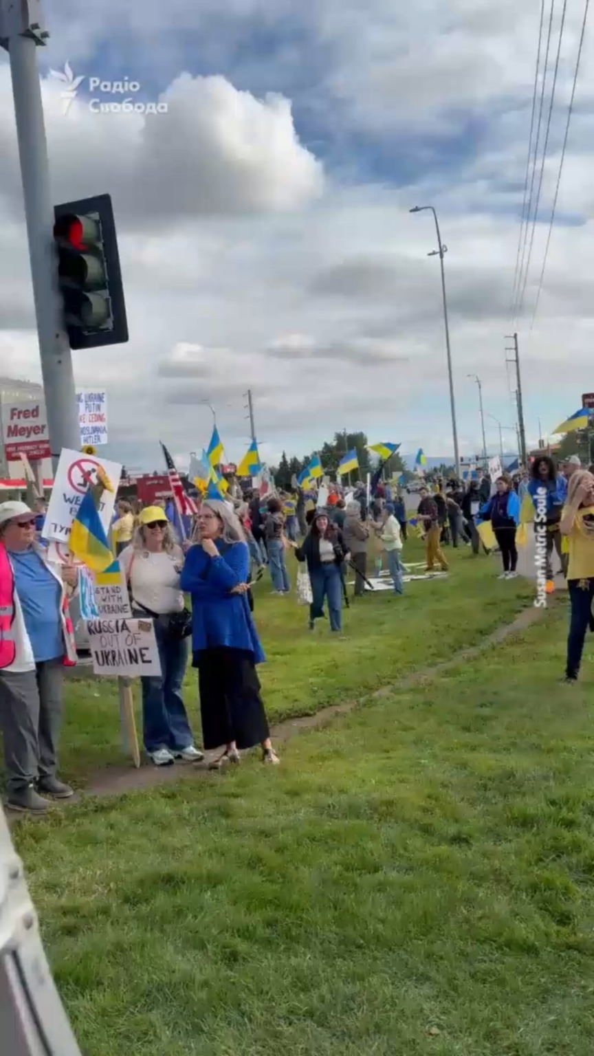 アラスカでは、ウクライナを支援するために数百人が集会に参加しました