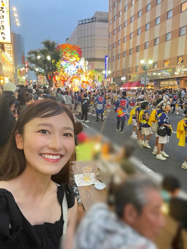「青森県の祭りはどこも熱くて最高！」ATV青森テレビアナウンサー・市川麻耶、八戸三社大祭を満喫 | 話題の投稿 | スポーツブル (スポブル)